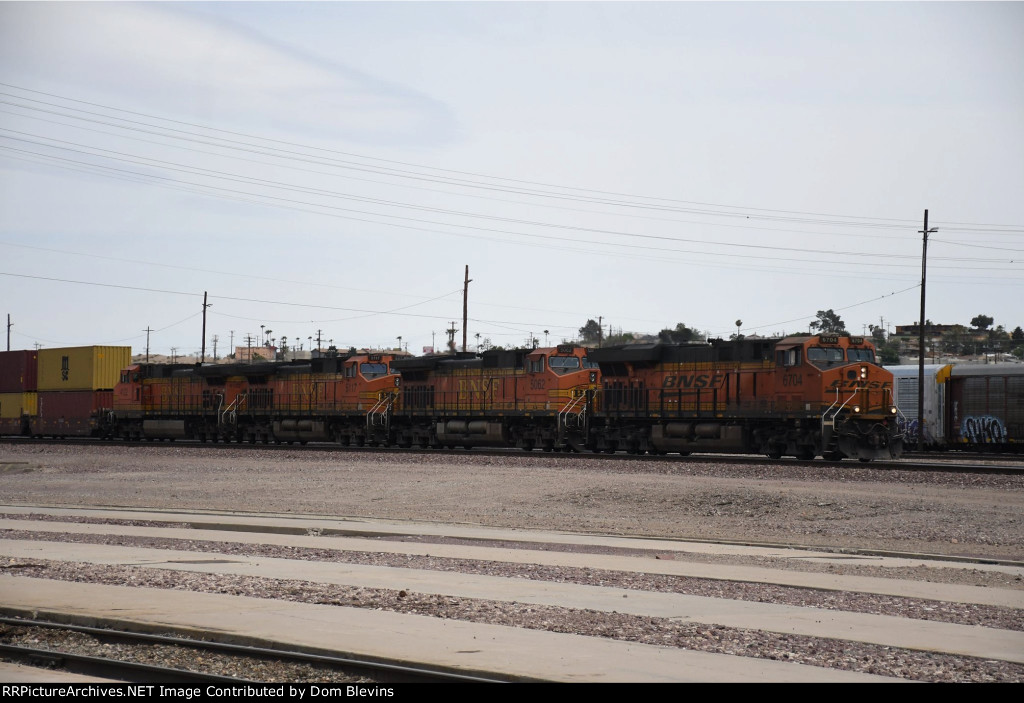 BNSF 6704